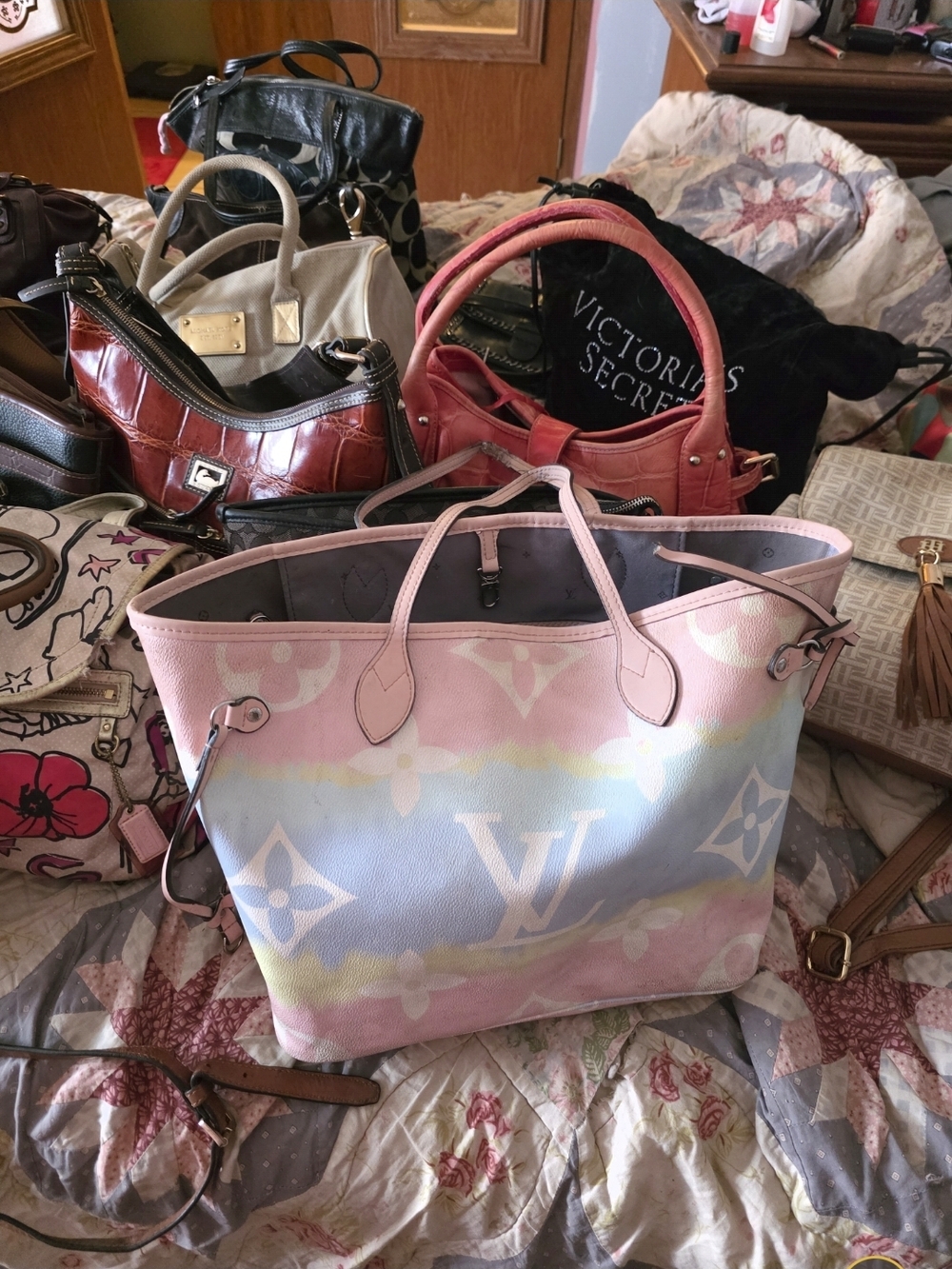 Louis Vuitton Pastel Monogram Neverfull Tote - Pink Multicolor - Picture 4 of 8